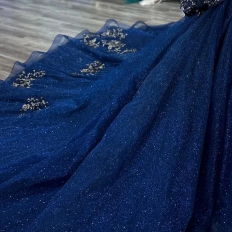 Customized dark blue Quinceanera Dresses Off the Shoulder glitter decal crystal flower Long tail Vestido 15 Quinceanera
Customized dark blue Quinceanera Dresses Off the Shoulder glitter decal crystal flower Long tail Vestido 15 Quinceanera