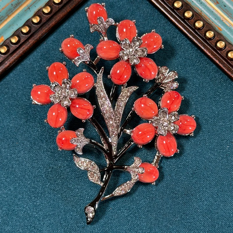 Vintage Red Agate Plum Blossom Brooches For Woman Dress Party Luxury Brand Natural Jewelry High Quality Gift Retro Style Wedding
Vintage Red Agate Plum Blossom Brooches For Woman Dress Party Luxury Brand Natural Jewelry High Quality Gift Retro Style Wedding