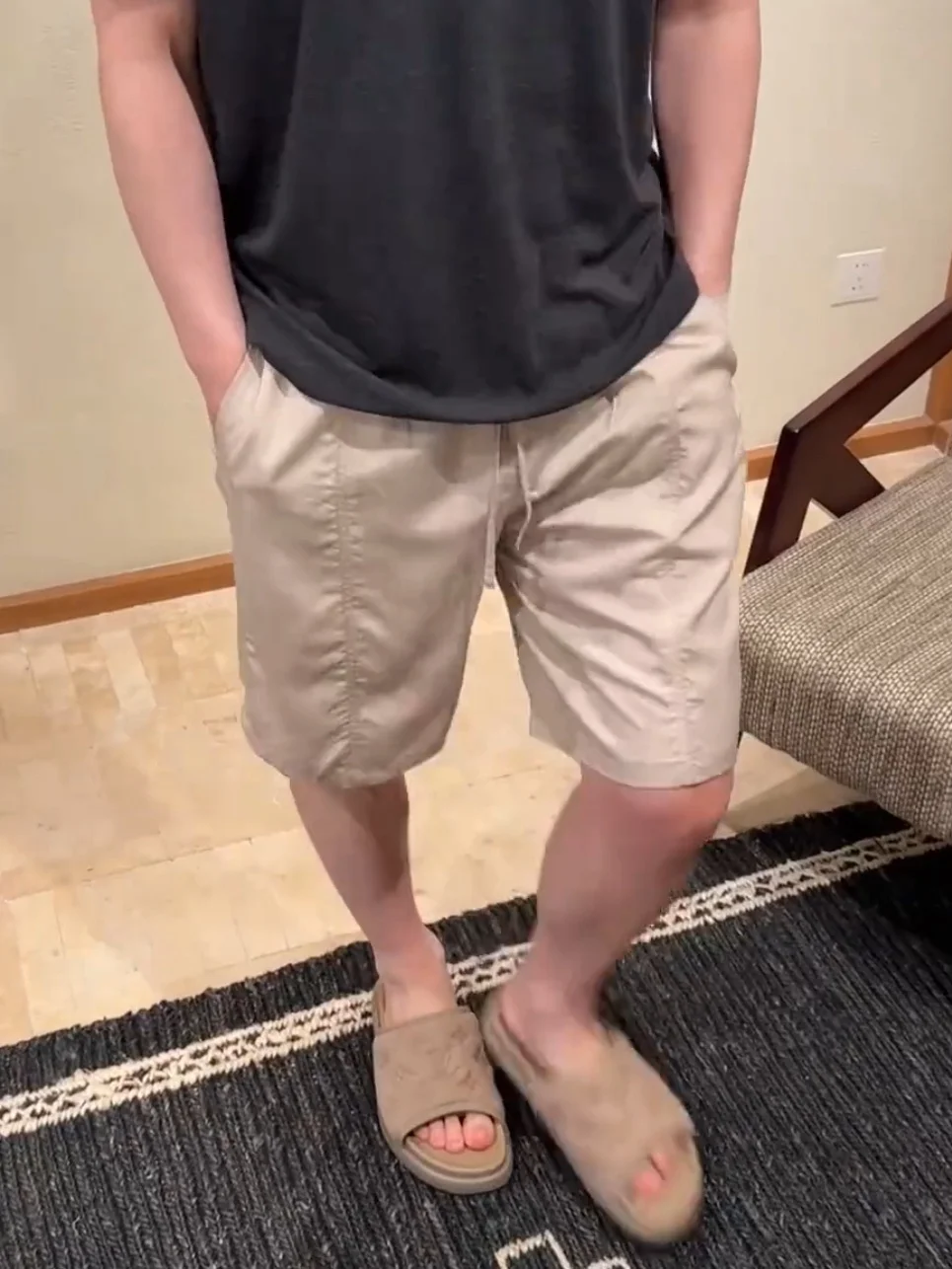 Summer New Men's Casual Quick Dry Rayon Five-Point Shorts Breathable Sporty Pure Color Loose Fit Youth Fashion
Summer New Men's Casual Quick Dry Rayon Five-Point Shorts Breathable Sporty Pure Color Loose Fit Youth Fashion