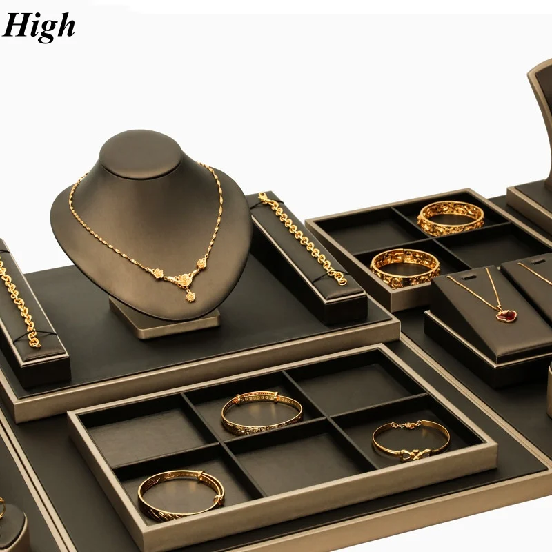 Коричневая подставка для ювелирных изделий из матовой кожи - универсальный манекен для кольца, серег, браслета, ожерелья
Коричневая подставка для ювелирных изделий из матовой кожи - универсальный манекен для кольца, серег, браслета, ожерелья