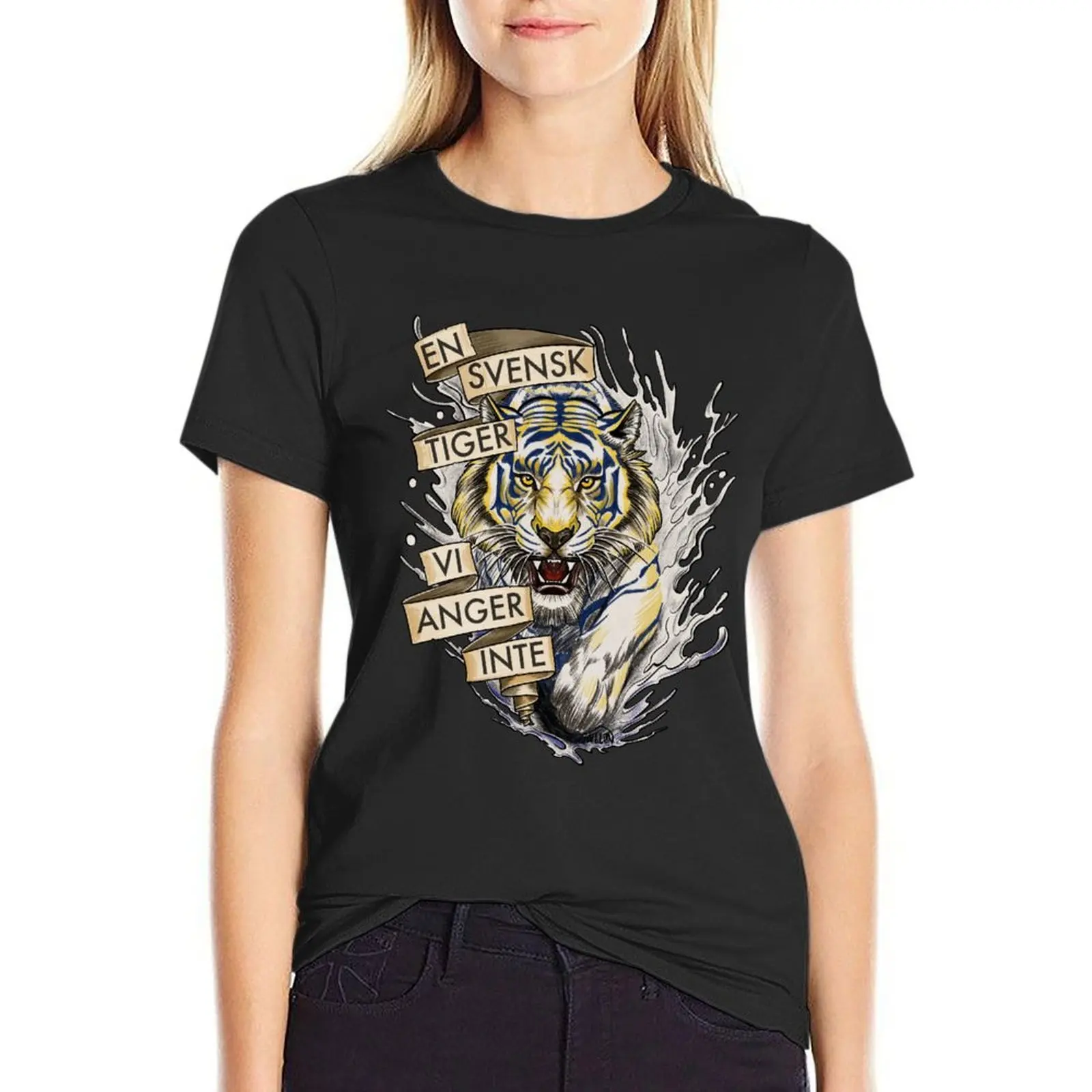 En svensk tiger T-shirt graphics cute clothes vintage clothes t-shirts for Women cotton
En svensk tiger T-shirt graphics cute clothes vintage clothes t-shirts for Women cotton