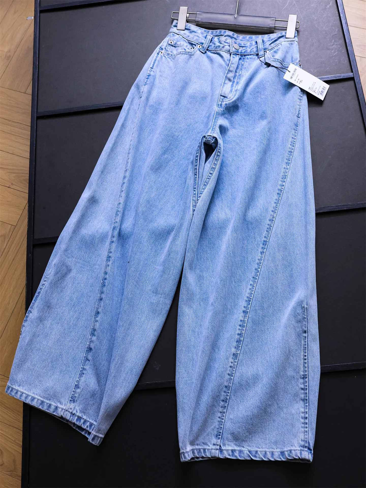 High Waist Wide Leg Pants Blue Simple Loose Women's Jeans Three Dimensional Tailoring Casual Cotton Button Fastening Skinnier
High Waist Wide Leg Pants Blue Simple Loose Women's Jeans Three Dimensional Tailoring Casual Cotton Button Fastening Skinnier
