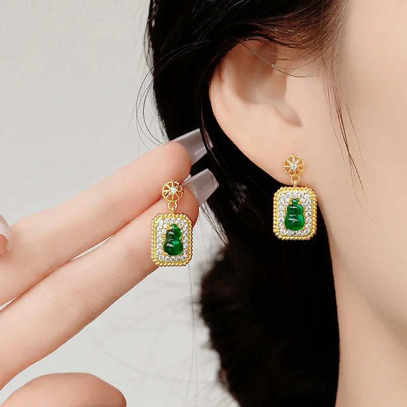 New in Chinese style gourd earrings for women luxury Court style Natural chalcedony Green earings ancient wedding jewelry gift
New in Chinese style gourd earrings for women luxury Court style Natural chalcedony Green earings ancient wedding jewelry gift