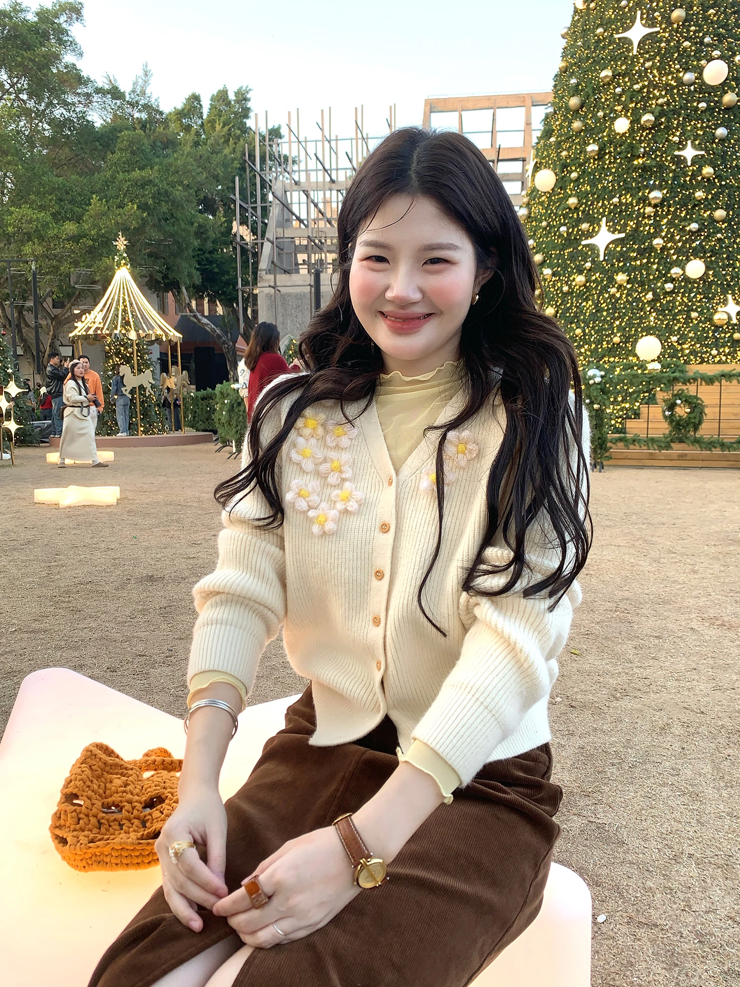 Специальный кардиган Milkake Heavy Industry Flower V-ne для женщин, мягкий вязаный свитер с коротким рукавом, зимняя модная женская одежда
Специальный кардиган Milkake Heavy Industry Flower V-ne для женщин, мягкий вязаный свитер с коротким рукавом, зимняя модная женская одежда