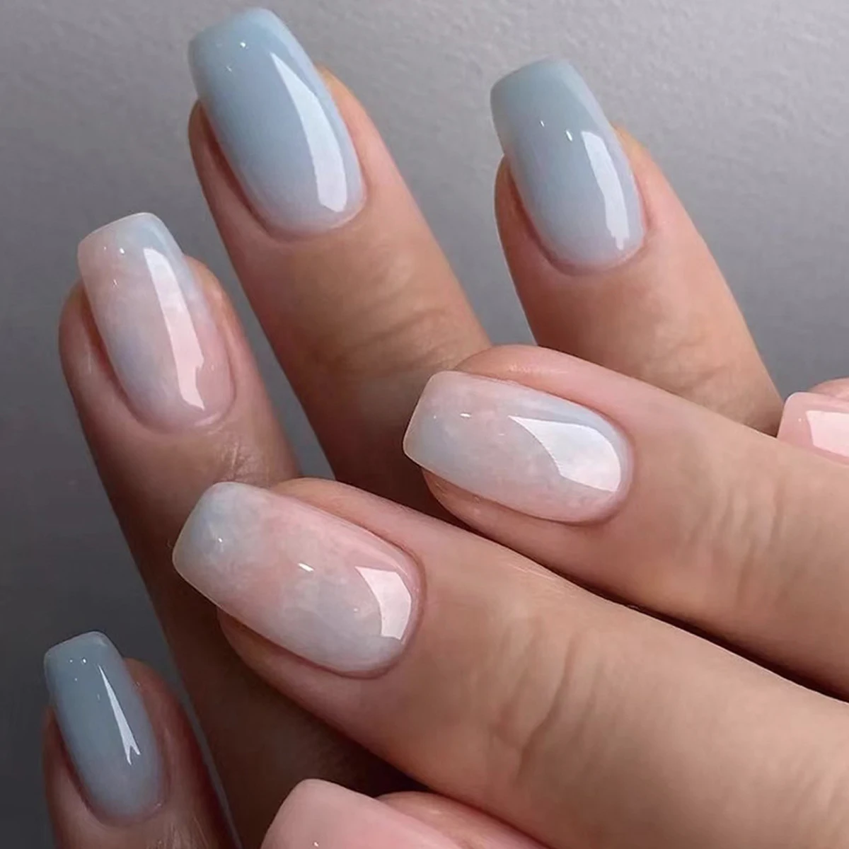 24 pieces of gentle nude long press-on nails (square shape), paired with 1 piece of jelly glue and 1 nail file
24 pieces of gentle nude long press-on nails (square shape), paired with 1 piece of jelly glue and 1 nail file
