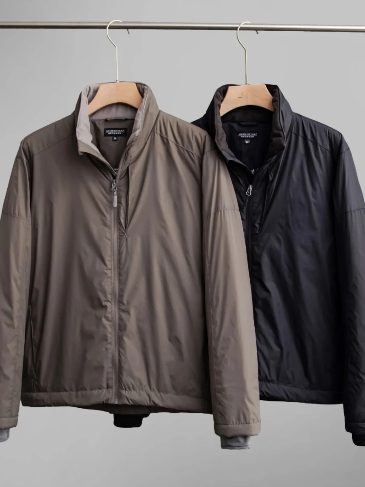 Теплая светоотражающая легкая мужская куртка с воротником-стойкой, ветрозащитная, водонепроницаемая, хлопковая, молодежная, трендовая
Теплая светоотражающая легкая мужская куртка с воротником-стойкой, ветрозащитная, водонепроницаемая, хлопковая, молодежная, трендовая