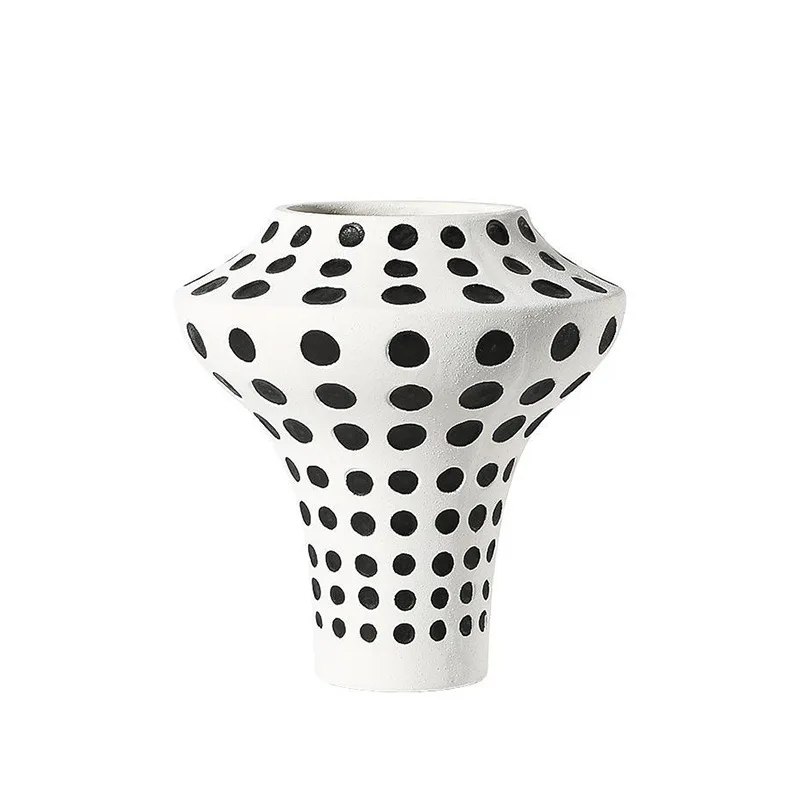 Креативная минималистичная керамическая ваза в горошек с ручной росписью, посуда для цветов, мягкое украшение для дома
Креативная минималистичная керамическая ваза в горошек с ручной росписью, посуда для цветов, мягкое украшение для дома