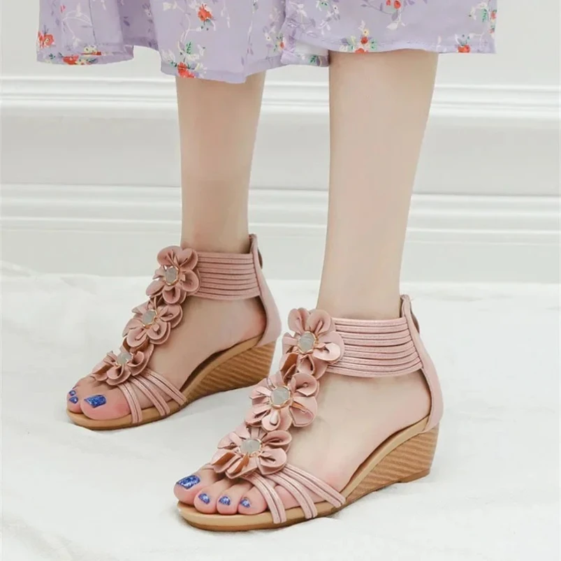 2025 г., римские сандалии со стразами и цветами, женская обувь, повседневные элегантные летние сандалии на танкетке в богемном стиле
2025 г., римские сандалии со стразами и цветами, женская обувь, повседневные элегантные летние сандалии на танкетке в богемном стиле