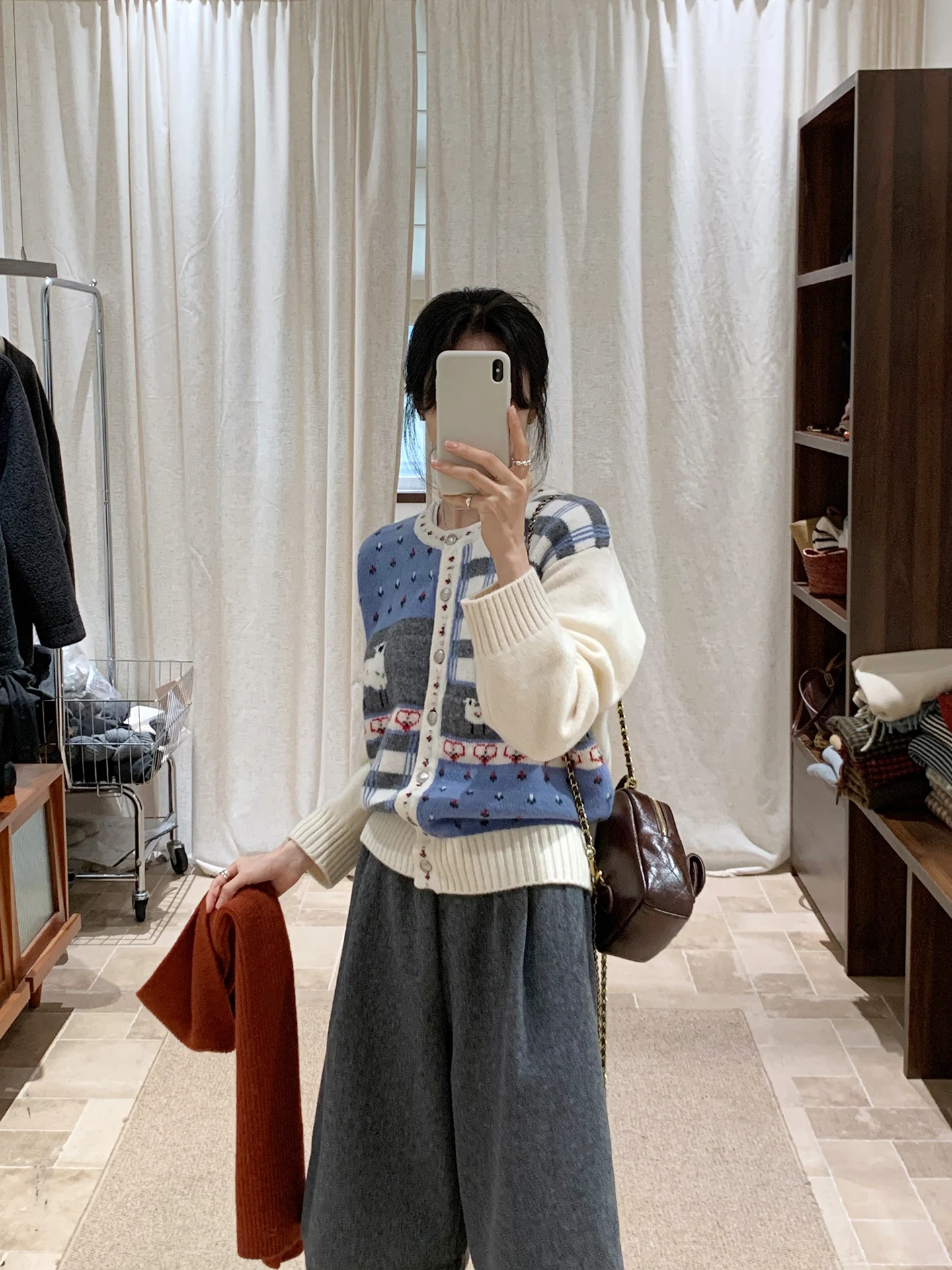 BRIVIN Корейский женский шерстяной вязаный кардиган на осень-зиму, теплый, с цветочной вышивкой, приталенный, с круглым вырезом, длинными рукавами
BRIVIN Корейский женский шерстяной вязаный кардиган на осень-зиму, теплый, с цветочной вышивкой, приталенный, с круглым вырезом, длинными рукавами