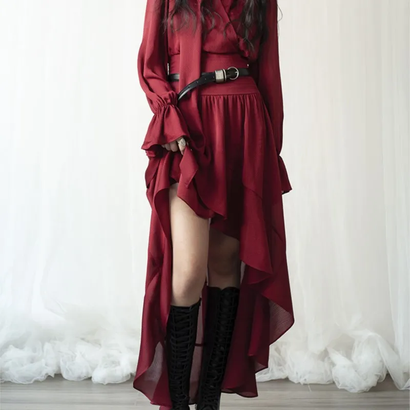 A shirt dress with short front and long back exuding flowing elegant charm
A shirt dress with short front and long back exuding flowing elegant charm