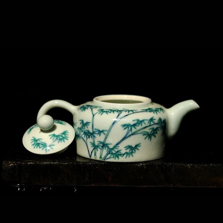 Ancient Style Hand Painted Blue and White Constracting Colors Ceramic Teapot Manual Puer Teapot
Ancient Style Hand Painted Blue and White Constracting Colors Ceramic Teapot Manual Puer Teapot