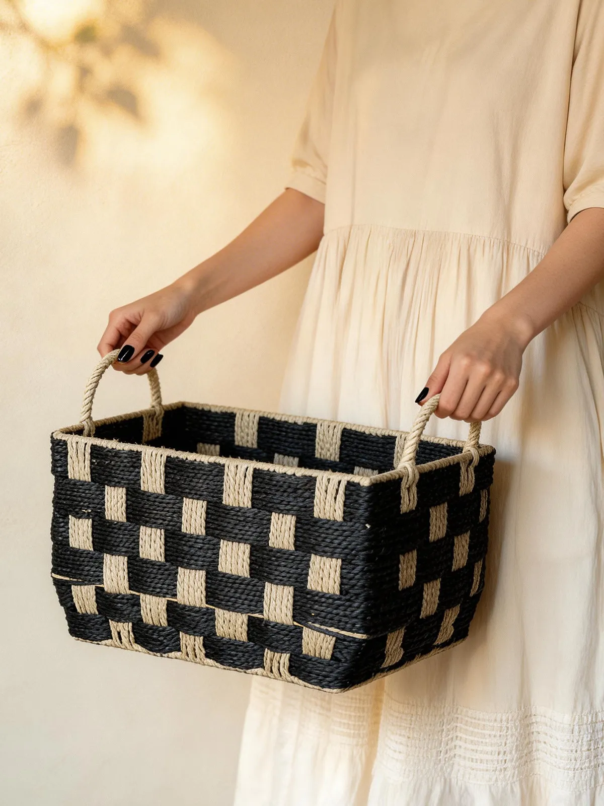 Desktop storage box black and white plaid paper rope basket large capacity retro new chinoiserie suitable for living room home
Desktop storage box black and white plaid paper rope basket large capacity retro new chinoiserie suitable for living room home