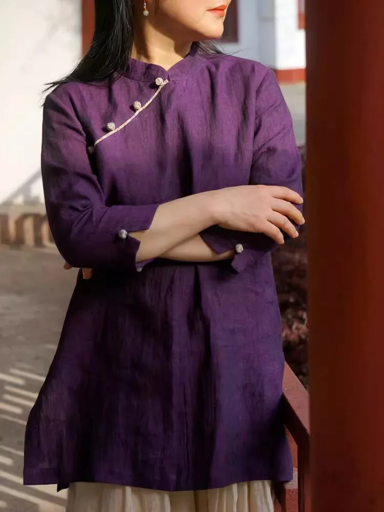 Оригинальный летний женский топ из льна с фиолетовой цветочной вышивкой, воротником-стойкой, асимметричным подолом, свободного кроя...
Оригинальный летний женский топ из льна с фиолетовой цветочной вышивкой, воротником-стойкой, асимметричным подолом, свободного кроя...