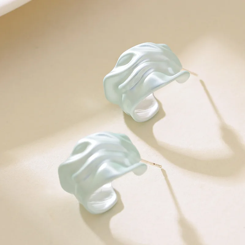 Fashionable and exquisite temperament, holiday style macaron color C-shaped earrings, light luxury, simple and high-end earrings
Fashionable and exquisite temperament, holiday style macaron color C-shaped earrings, light luxury, simple and high-end earrings