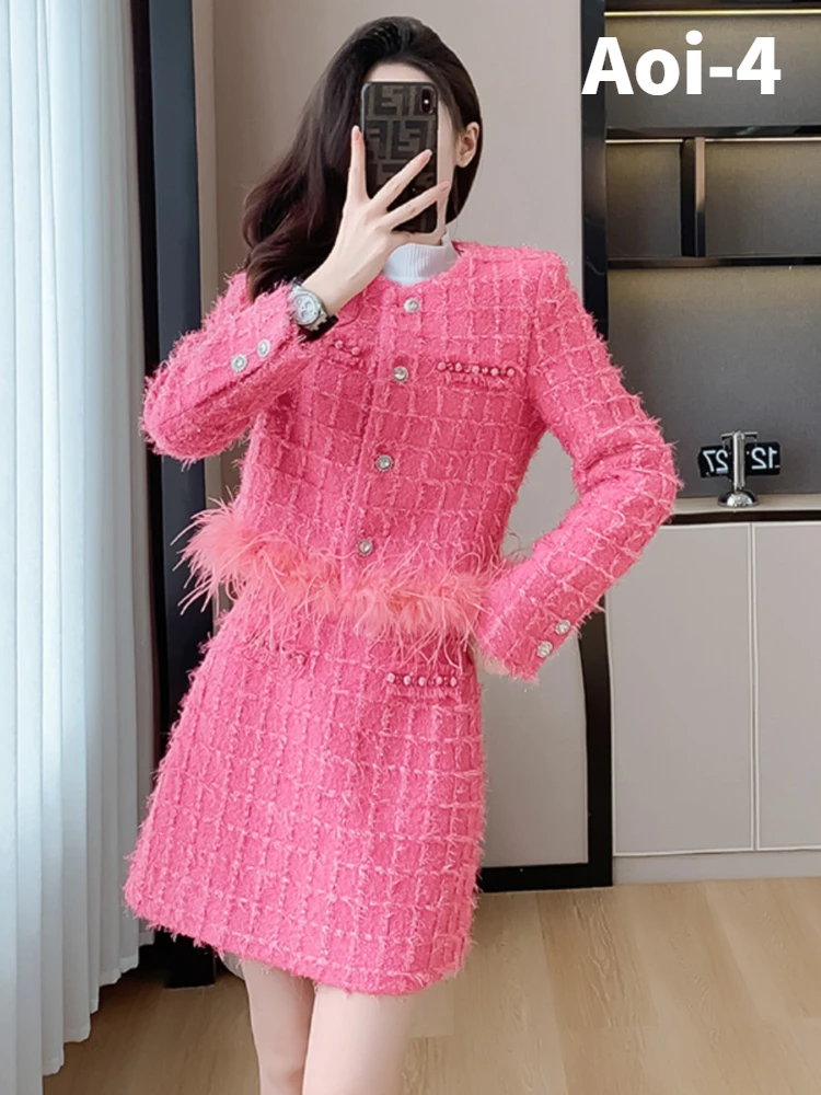 Fashion Bright Silk Tweed Suit Women 23 Autumn Winter O-Neck Diamond Button Feather Tassel Short Coat+A-Line Skirt Two-Piece Set
Fashion Bright Silk Tweed Suit Women 23 Autumn Winter O-Neck Diamond Button Feather Tassel Short Coat+A-Line Skirt Two-Piece Set