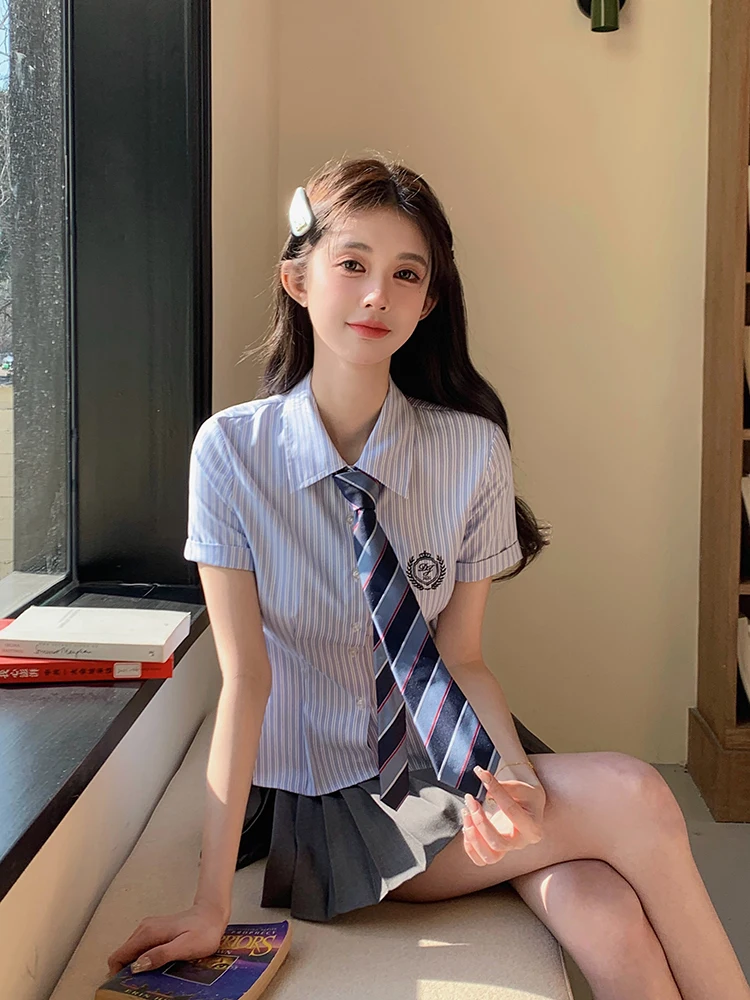 Женская летняя повседневная рубашка Tokyo Annual Record JK, синяя, приталенного кроя, из смесового полиэстера, в университетском стиле
Женская летняя повседневная рубашка Tokyo Annual Record JK, синяя, приталенного кроя, из смесового полиэстера, в университетском стиле