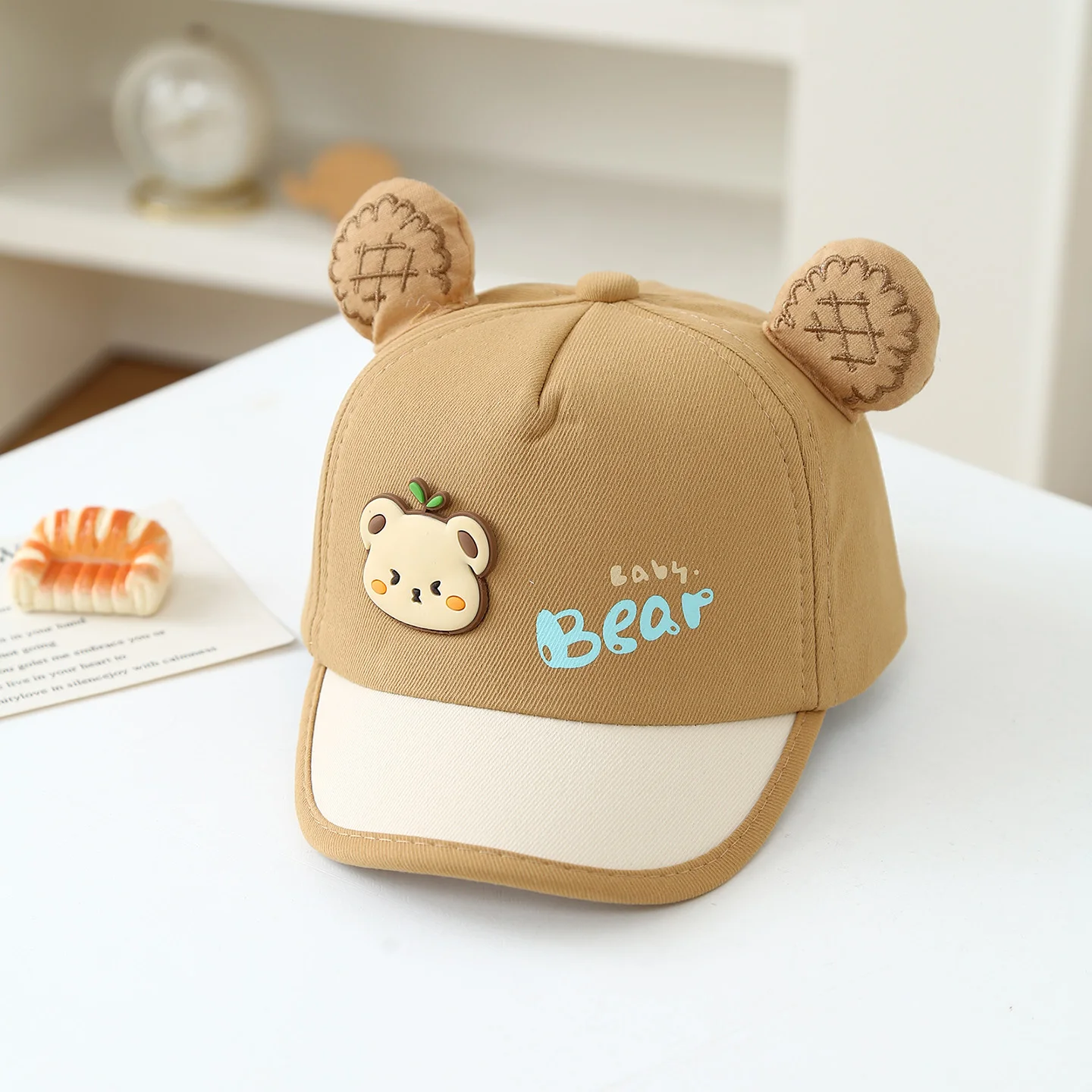 Children's style: 3D bear ears and bear patterns, printed letters baseball cap. Suitable for daily outings and photo shoots.
Children's style: 3D bear ears and bear patterns, printed letters baseball cap. Suitable for daily outings and photo shoots.