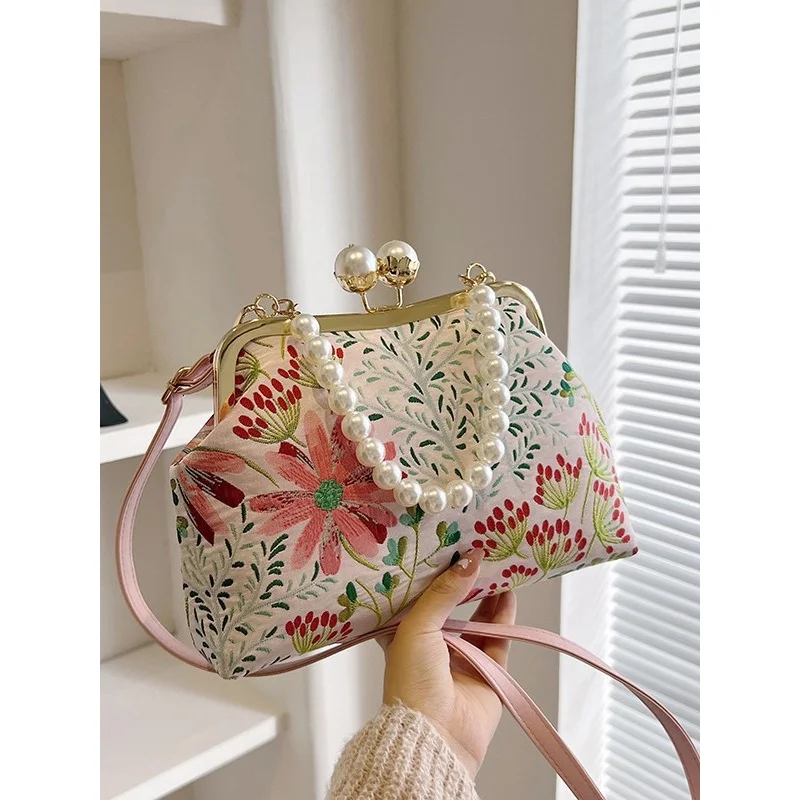 Women's Embroidered Floral Clasp Pearl Handbag Shell Bag2026New Commuting Single-Shoulder Crossbody Evening Bag
Women's Embroidered Floral Clasp Pearl Handbag Shell Bag2026New Commuting Single-Shoulder Crossbody Evening Bag