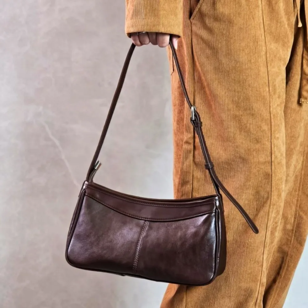 Leather Light Luxury Niche First-layer Mahjong Minimalist Style Advanced Leisure Design Versatile FashionCasual Daily Relaxation
Leather Light Luxury Niche First-layer Mahjong Minimalist Style Advanced Leisure Design Versatile FashionCasual Daily Relaxation