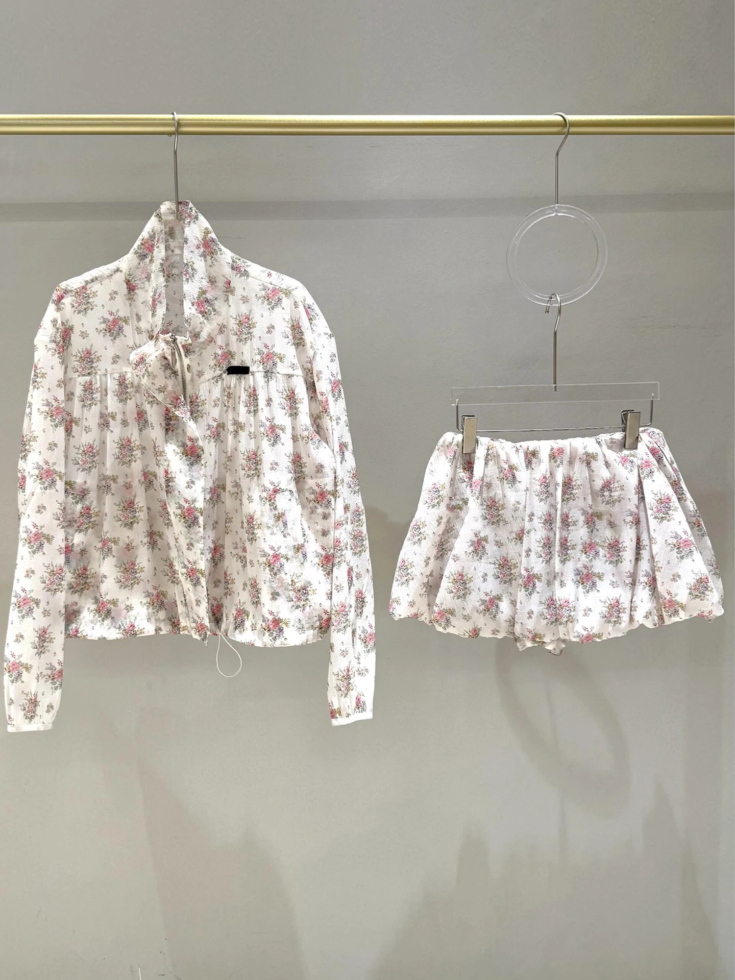 Spring Floral Print Shirt Top And Half Skirt Set High Waist Commute Style Polyester Fiber Zipper Closure Women's Fashion Ense...
Spring Floral Print Shirt Top And Half Skirt Set High Waist Commute Style Polyester Fiber Zipper Closure Women's Fashion Ense...