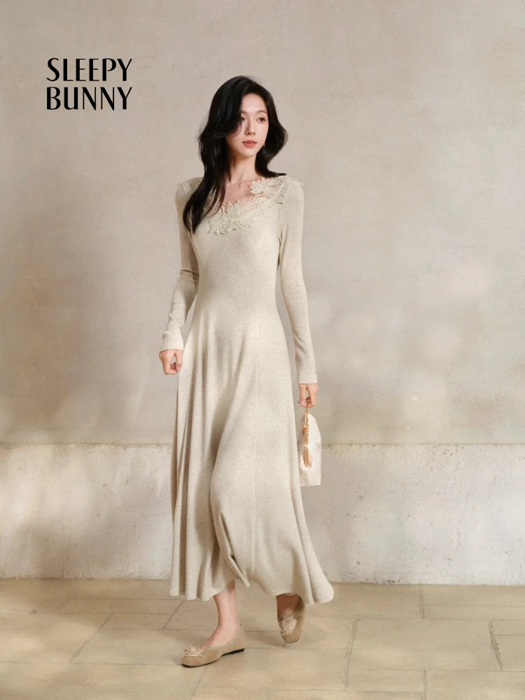 Elegant Lace Knit Dress Long Sleeve V-Neck Maxi Dress Warm Slim Fit French Style Winter Outfit for Petite Women Layering Look
Elegant Lace Knit Dress Long Sleeve V-Neck Maxi Dress Warm Slim Fit French Style Winter Outfit for Petite Women Layering Look