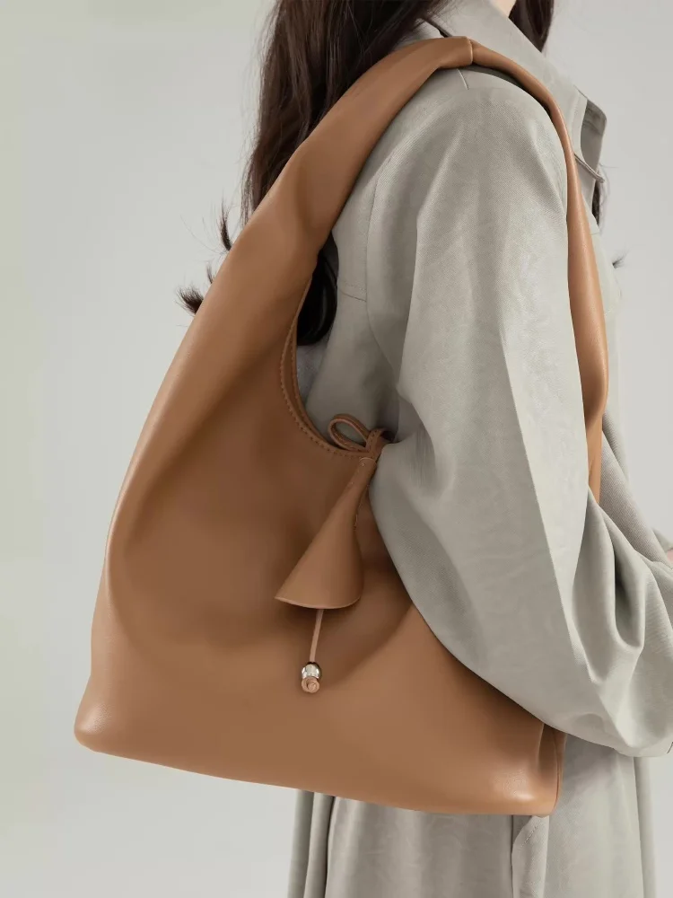 2025 Fashionable PU Leather Shoulder Bag For Women New Simple Design Solid Color Soft Leather Underarm Bag Female Purse Handbags
2025 Fashionable PU Leather Shoulder Bag For Women New Simple Design Solid Color Soft Leather Underarm Bag Female Purse Handbags