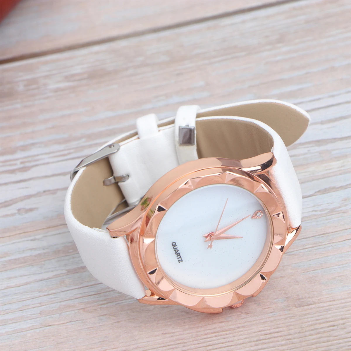 Quartz Watch Women Elegant Ladies Wrist White No Durable Comfortable B Stainless Steel Buckle Valentine Gift
Quartz Watch Women Elegant Ladies Wrist White No Durable Comfortable B Stainless Steel Buckle Valentine Gift