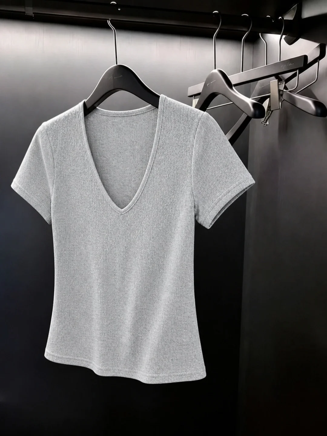 Korean Style V-Neck Short Sleeve Knitted T-Shirt Women's Slim Fit Summer Fashionable Color Commute Top
Korean Style V-Neck Short Sleeve Knitted T-Shirt Women's Slim Fit Summer Fashionable Color Commute Top