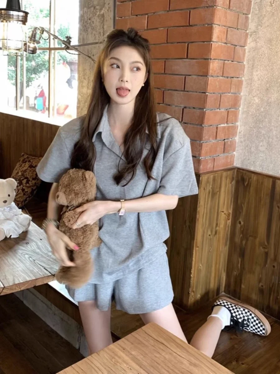 Summer Casual Cotton Top Shorts Two-Piece Set for Women Breathable Sportswear Running Suit Fashionable Student Outfit
Summer Casual Cotton Top Shorts Two-Piece Set for Women Breathable Sportswear Running Suit Fashionable Student Outfit
