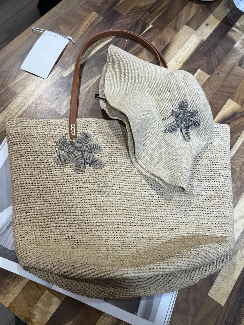 Spring Summer Women's Straw Shoulder Bag + Flower Beaded Outdoor Beach Sun Cap
Spring Summer Women's Straw Shoulder Bag + Flower Beaded Outdoor Beach Sun Cap