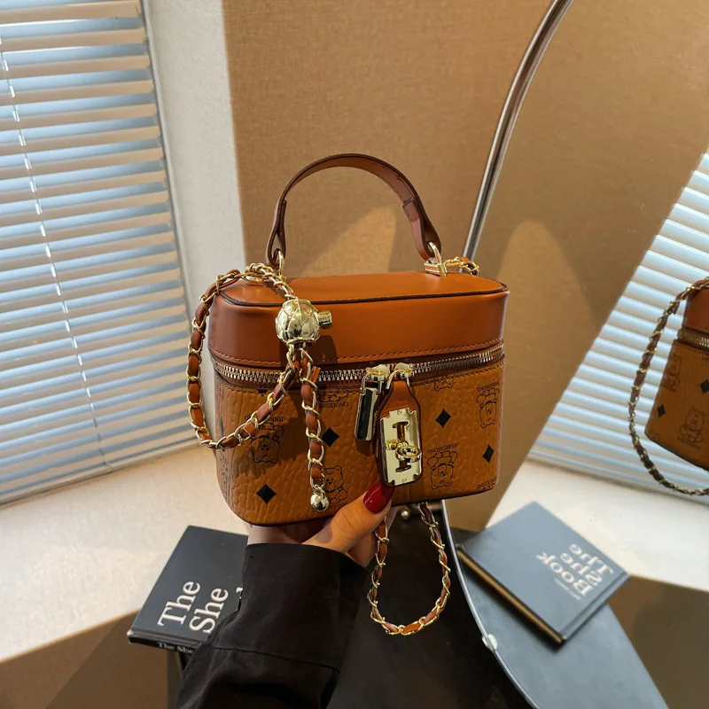 2025 Printed Tote Bag, Fashion Shoulder Purse for Women, Versatile Bucket Bag, Casual Market Tote, Chic Day-to-Night Bag
2025 Printed Tote Bag, Fashion Shoulder Purse for Women, Versatile Bucket Bag, Casual Market Tote, Chic Day-to-Night Bag