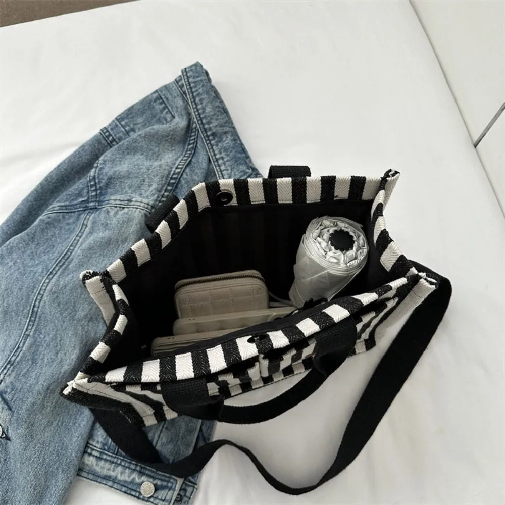 Cute Large Capacity Stripe Canvas Tote Bag Simple Fashion Shoulder Bag Korean Style Portable Cloth Handbag Girls
Cute Large Capacity Stripe Canvas Tote Bag Simple Fashion Shoulder Bag Korean Style Portable Cloth Handbag Girls