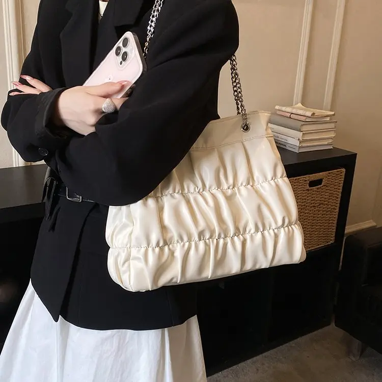 Новая женская стеганая сумка-кроссбоди 2026 года с металлическим замком, цепочкой и ремешком, из мягкой кожи, на плечо
Новая женская стеганая сумка-кроссбоди 2026 года с металлическим замком, цепочкой и ремешком, из мягкой кожи, на плечо