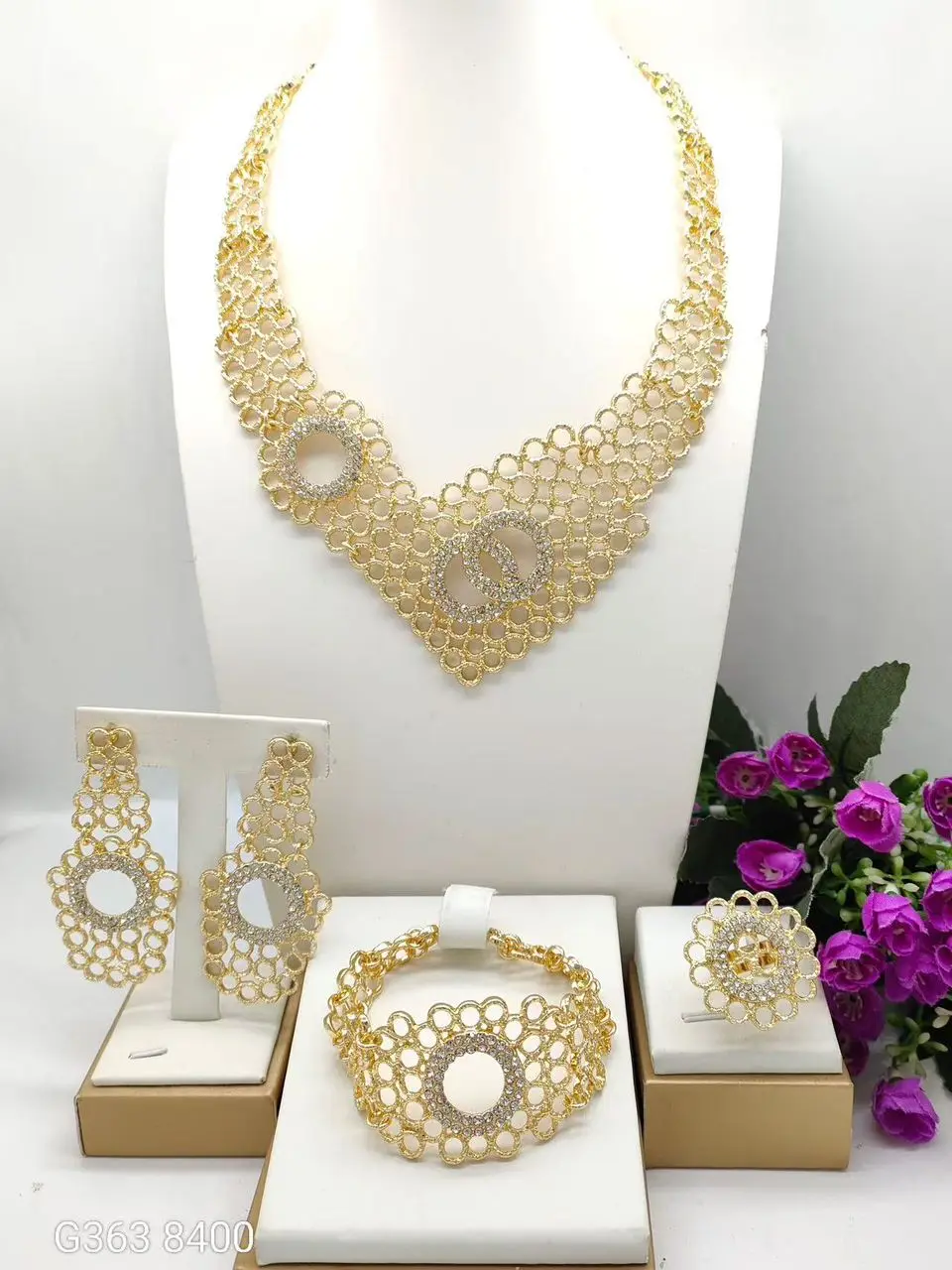 New Luxury Crystal Gold Jewelry Set for Women Vintage Geometric Hollow Design Necklace Earrings Bracelet Set for Party Wedding
New Luxury Crystal Gold Jewelry Set for Women Vintage Geometric Hollow Design Necklace Earrings Bracelet Set for Party Wedding