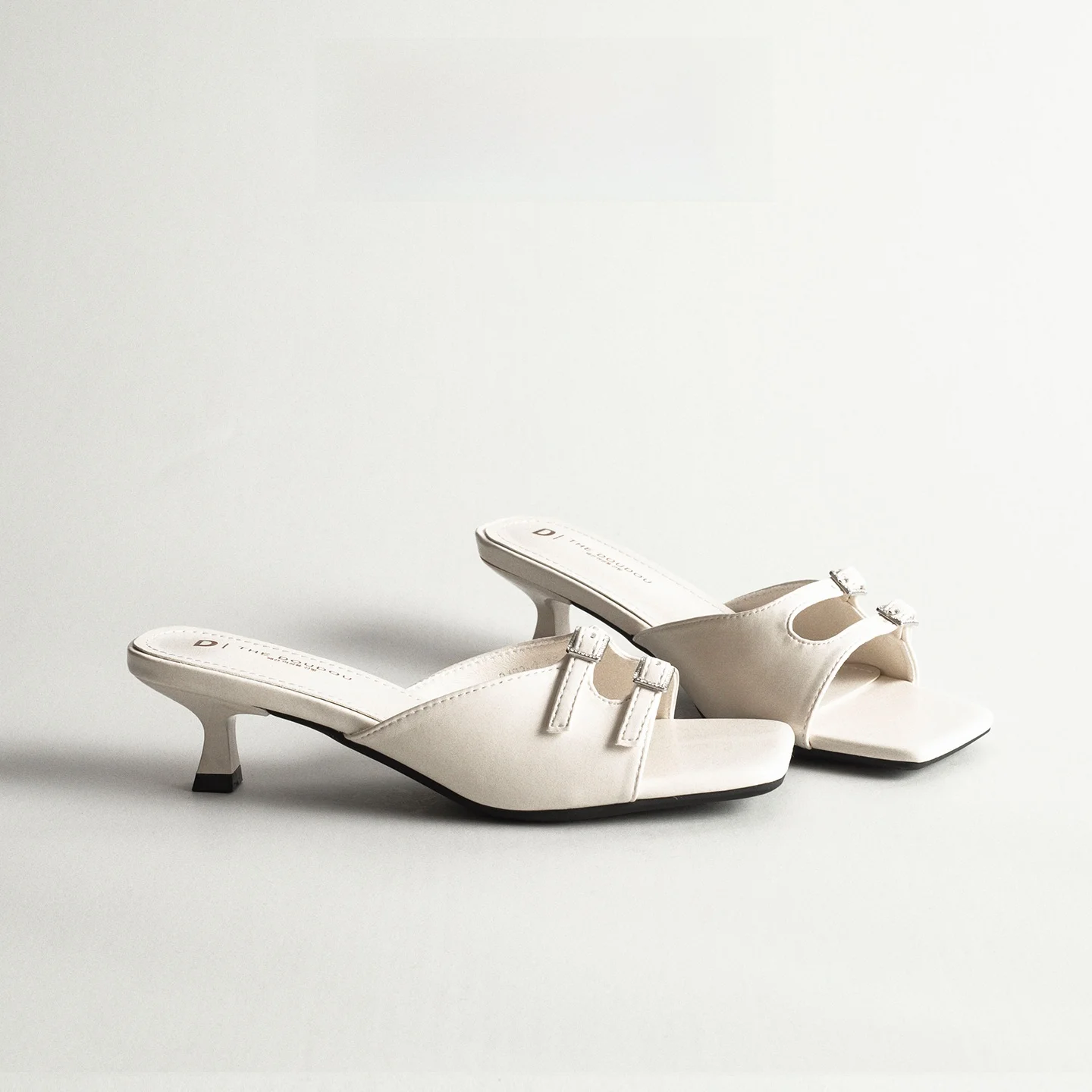 Real Leather Double Buckle High Heel Slippers Women's Summer Outdoor Wear Retro Personality Square Head Toe Exposure Sandals
Real Leather Double Buckle High Heel Slippers Women's Summer Outdoor Wear Retro Personality Square Head Toe Exposure Sandals