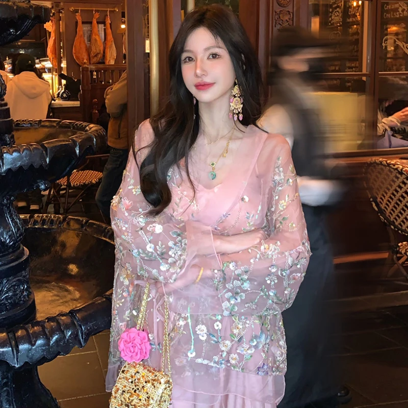 Luxury Women Pink Cardigan Blouse 2024 Chinese Style Floral Embroidered Loose Open Stitch Mesh Satin Oversized Sunscreen Shirt
Luxury Women Pink Cardigan Blouse 2024 Chinese Style Floral Embroidered Loose Open Stitch Mesh Satin Oversized Sunscreen Shirt