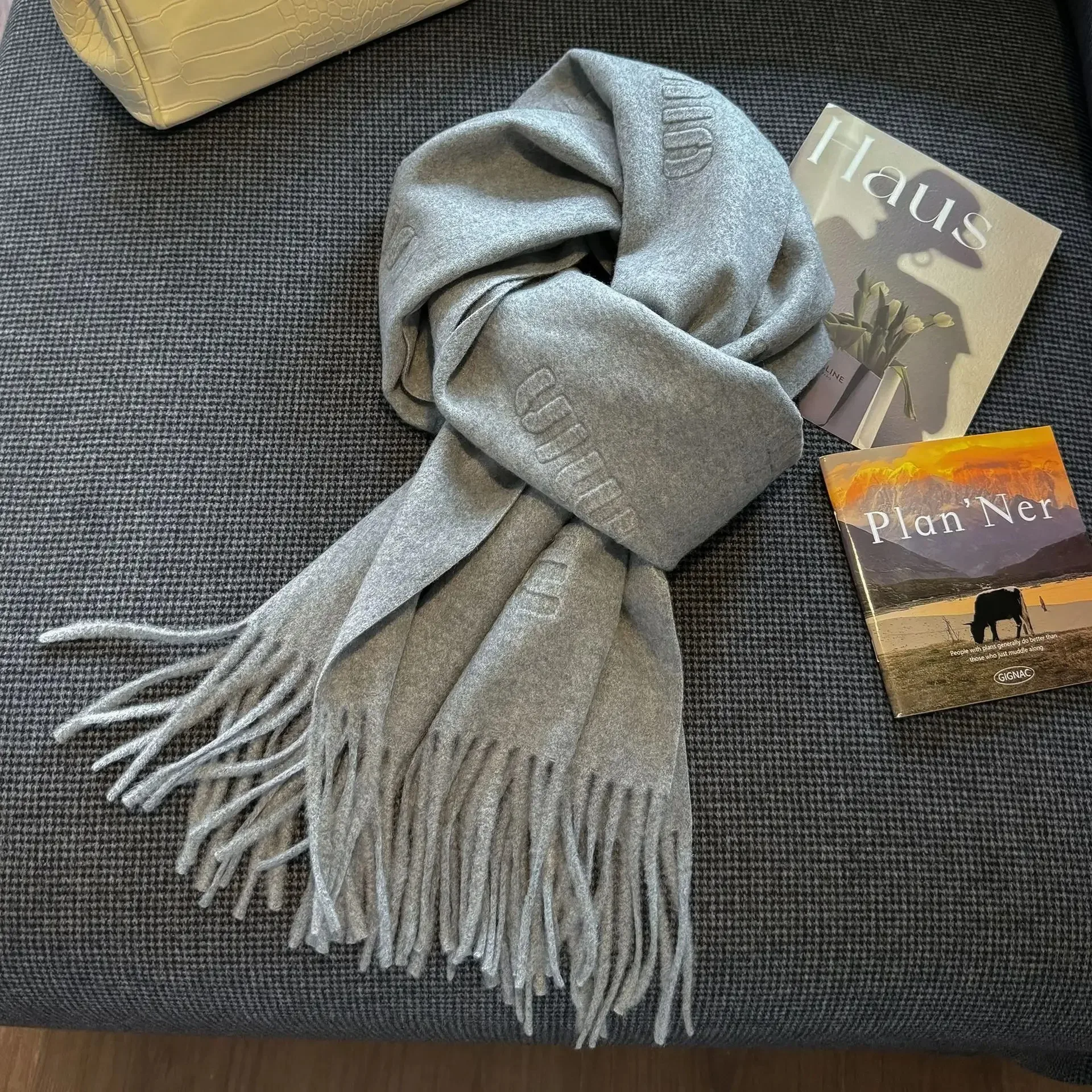 High Quality Wool Scarf for Women Autumn Winter Solid Color Simple Classic Cashmere Muffler Female New Type Versatile Warm Shawl
High Quality Wool Scarf for Women Autumn Winter Solid Color Simple Classic Cashmere Muffler Female New Type Versatile Warm Shawl