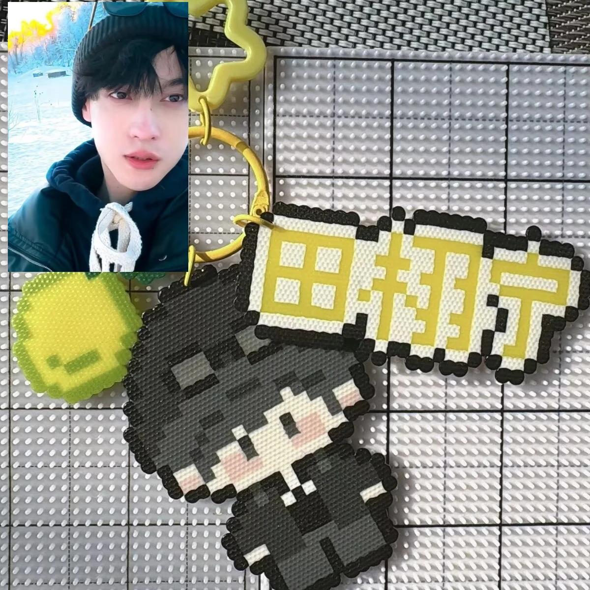 Tian Xuning's DIY hanging decorations made of jigsaw puzzle pieces, featuring cute cartoon-style internet sensations.Handmade
Tian Xuning's DIY hanging decorations made of jigsaw puzzle pieces, featuring cute cartoon-style internet sensations.Handmade