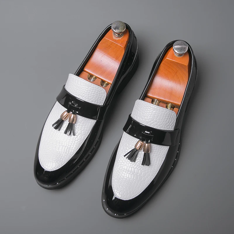 Size 39-47 Retro Men Loafers in Black White Men Casual Comfortable Anti-slip Fashionable Brand Shoes Business Travel Shoes
Size 39-47 Retro Men Loafers in Black White Men Casual Comfortable Anti-slip Fashionable Brand Shoes Business Travel Shoes