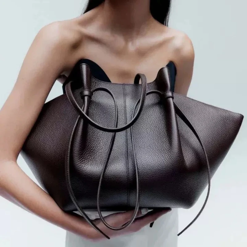 YuzeWomen's Shoulder Bag2025New Genuine Leather Large Capacity Handheld Wing Bag Versatile Tote Underarm Women's Bag
YuzeWomen's Shoulder Bag2025New Genuine Leather Large Capacity Handheld Wing Bag Versatile Tote Underarm Women's Bag