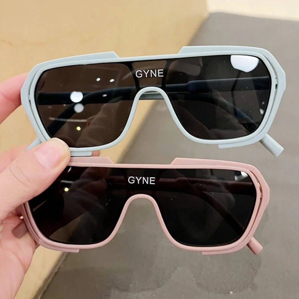 Children's Fashion One-piece Big Frame Glasses Boy Handsome Hip Hop Sunglasses Girl Personality Street Photo Sunglasses
Children's Fashion One-piece Big Frame Glasses Boy Handsome Hip Hop Sunglasses Girl Personality Street Photo Sunglasses