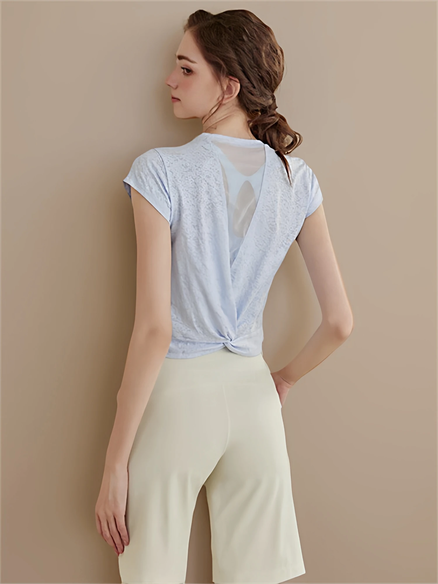 Women's Yoga Clothes Short Sleeve Mesh Patchwork Running Sports T-shirt Quick Dry Fitness Top Breathable Comfortable Soft
Women's Yoga Clothes Short Sleeve Mesh Patchwork Running Sports T-shirt Quick Dry Fitness Top Breathable Comfortable Soft
