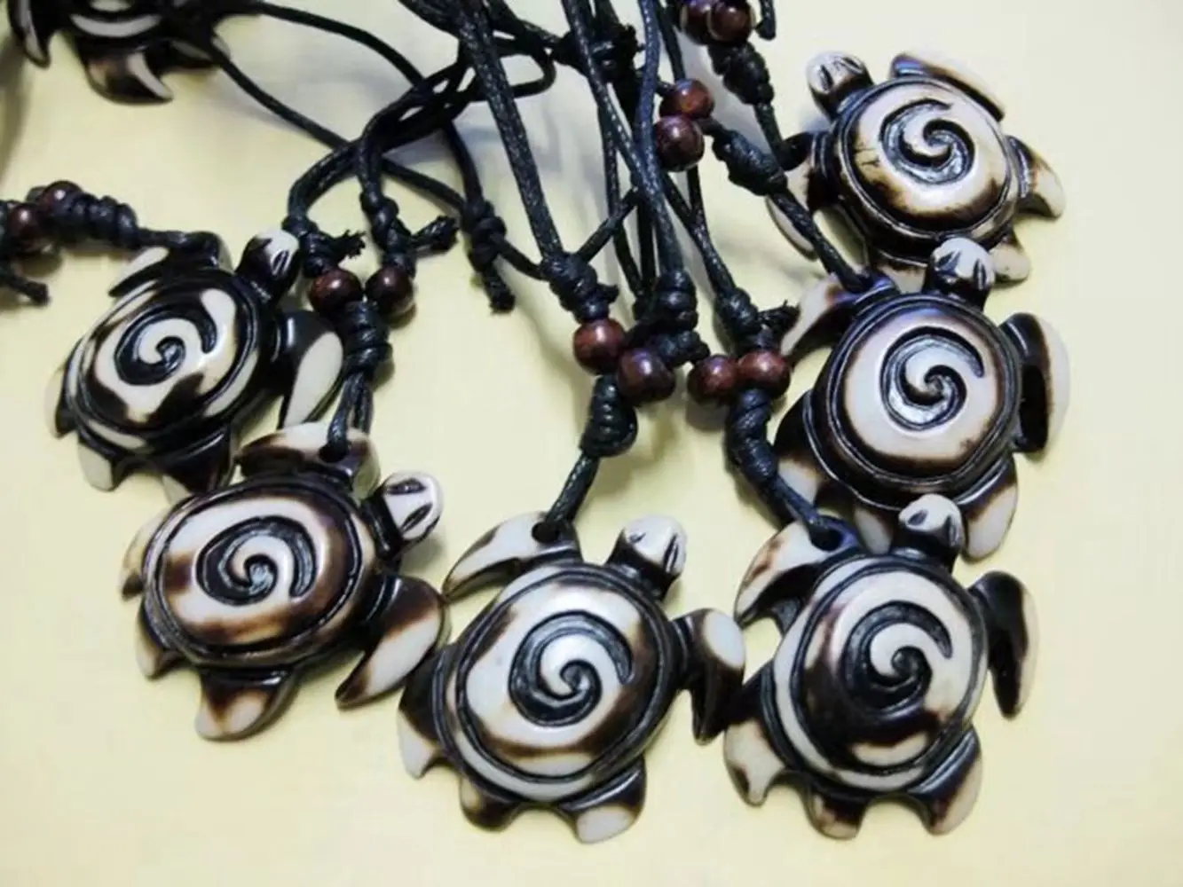 12 pcs Personality Accessories Biker Handmade Imitation Faux Yak Bone Resin Turtle Pendant Necklace Black Wax Cotton Cord
12 pcs Personality Accessories Biker Handmade Imitation Faux Yak Bone Resin Turtle Pendant Necklace Black Wax Cotton Cord