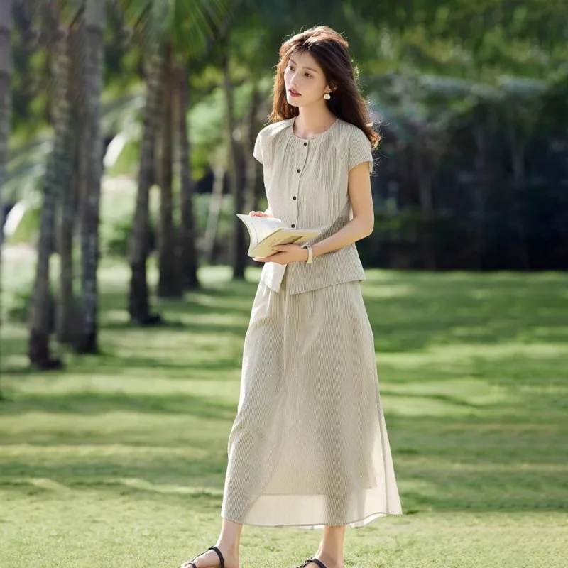 Women's Striped Blouse Midi Skirt Two-Piece Set Casual Summer Outfit
Women's Striped Blouse Midi Skirt Two-Piece Set Casual Summer Outfit