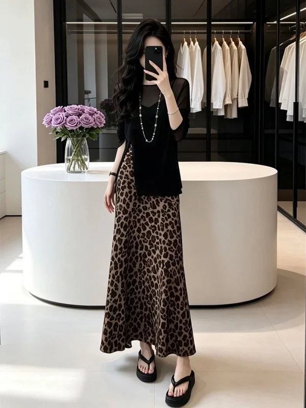 Fashionable Leopard Print Two-Piece Set Women's Slim Fit Summer New Style Polyester Fiber Long Sleeve Top And Half Skirt
Fashionable Leopard Print Two-Piece Set Women's Slim Fit Summer New Style Polyester Fiber Long Sleeve Top And Half Skirt