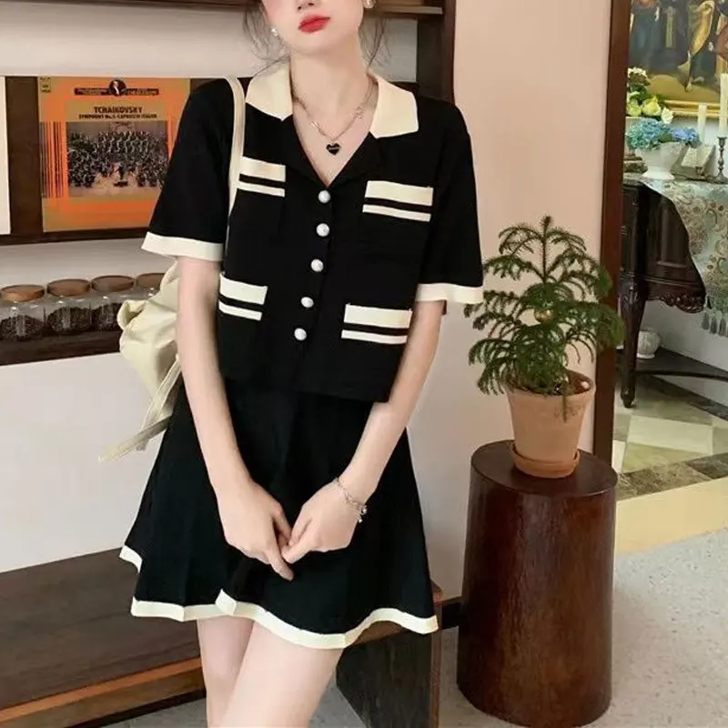 Two Piece Set Korean Matching Sets Summer V-Neck Single-breasted Women's Clothing Fashion Pockets Spliced A-Line Skirts Sets New
Two Piece Set Korean Matching Sets Summer V-Neck Single-breasted Women's Clothing Fashion Pockets Spliced A-Line Skirts Sets New
