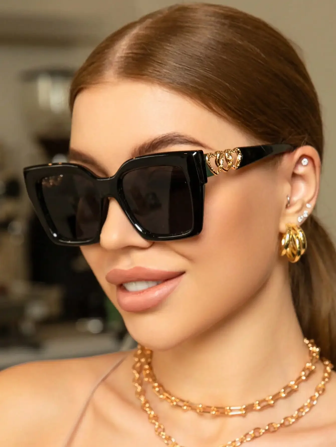 Retro Square Oversized Plastic Sunglasses With Heart Decor Legs, Classic Fashion Eye Glasses For Outdoor Travel, Beach, Casual Wear, Driving, Outdoor,Travel
Retro Square Oversized Plastic Sunglasses With Heart Decor Legs, Classic Fashion Eye Glasses For Outdoor Travel, Beach, Casual Wear, Driving, Outdoor,Travel