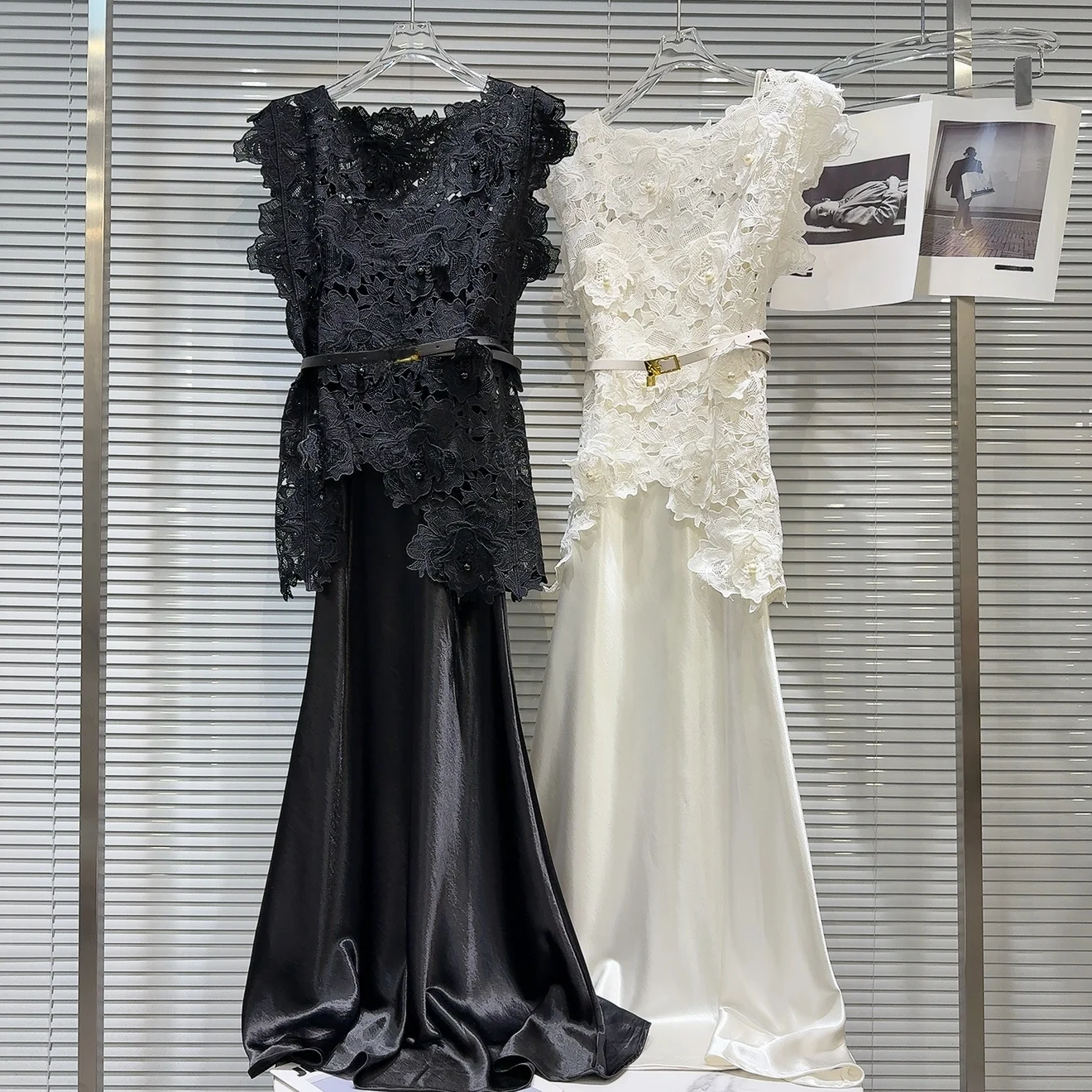 Ele Lace Hollow out Vest Silk Satin Strap Dr Set Summer 2025 Faion Women's Two-Piece Suit round Ne ort Sve
Ele Lace Hollow out Vest Silk Satin Strap Dr Set Summer 2025 Faion Women's Two-Piece Suit round Ne ort Sve