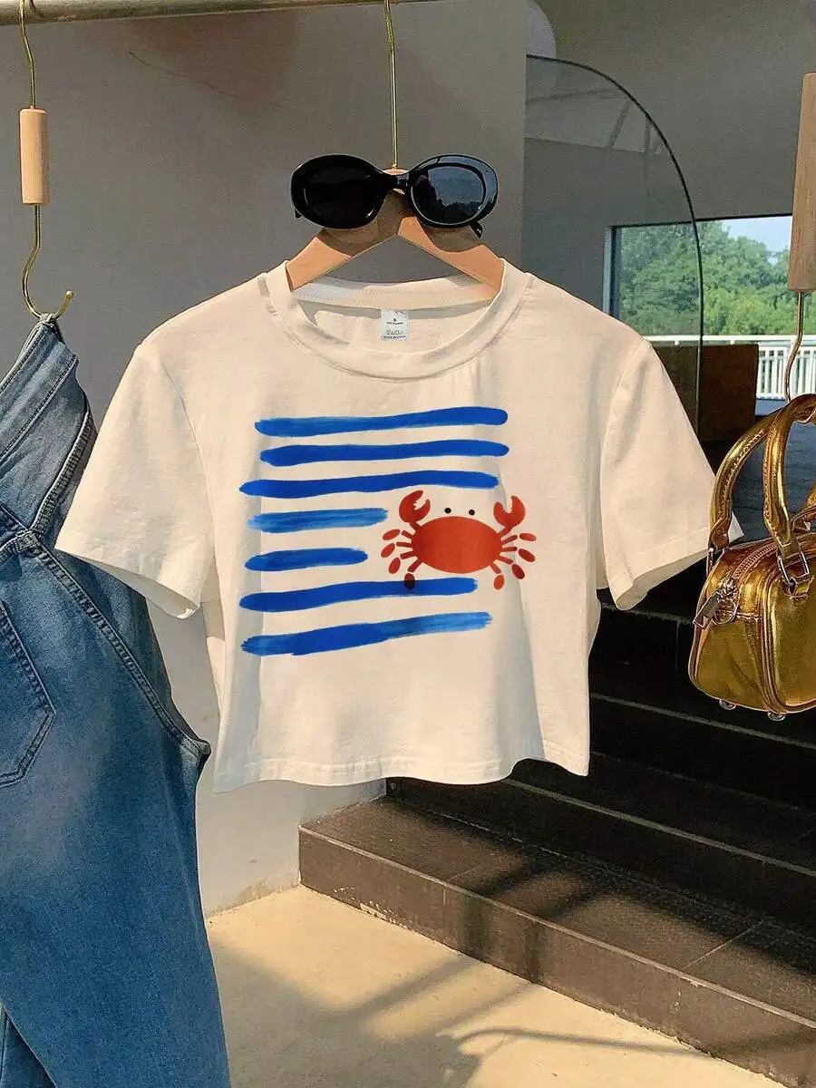 White Cropped T-Shirt With Red Crab And Blue Brushstroke Print Casual Short Sleeve Top
White Cropped T-Shirt With Red Crab And Blue Brushstroke Print Casual Short Sleeve Top