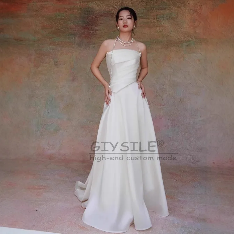 GIYSILE Customized Sleeveless Satin Light Wedding Dress with Tube Top and White Fishtail Skirt with Waist Fashion Small Tail
GIYSILE Customized Sleeveless Satin Light Wedding Dress with Tube Top and White Fishtail Skirt with Waist Fashion Small Tail